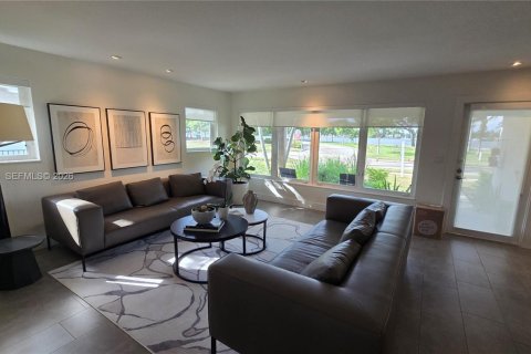 Villa ou maison à louer à Hollywood, Floride: 3 chambres, 151.62 m2 № 1996846 - photo 8