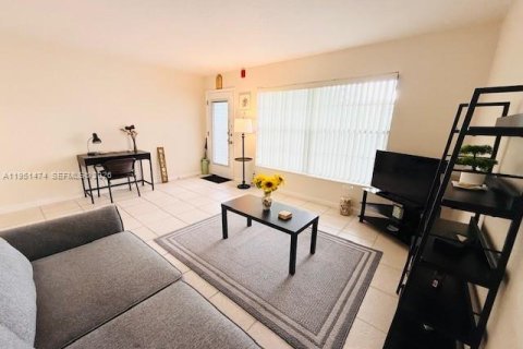 Condominio en venta en Lauderdale Lakes, Florida, 1 dormitorio, 61.5 m2 № 2153145 - foto 6