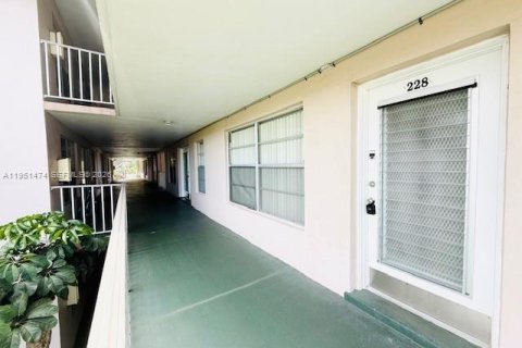 Condominio en venta en Lauderdale Lakes, Florida, 1 dormitorio, 61.5 m2 № 2153145 - foto 30
