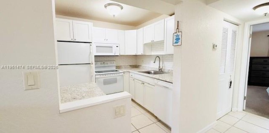 Condominio en Lauderdale Lakes, Florida, 1 dormitorio № 2153145