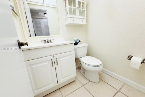 Condominio en venta en Lauderdale Lakes, Florida, 1 dormitorio, 61.5 m2 № 2153145 - foto 24