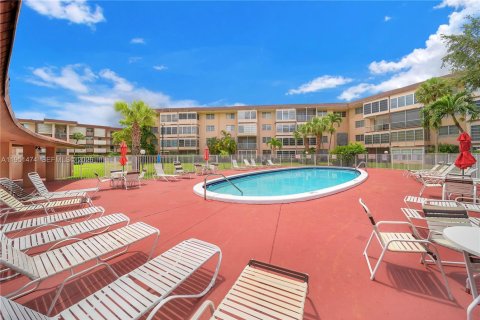 Condominio en venta en Lauderdale Lakes, Florida, 1 dormitorio, 61.5 m2 № 2153145 - foto 8