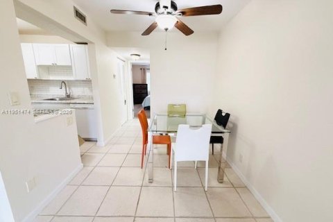 Condominio en venta en Lauderdale Lakes, Florida, 1 dormitorio, 61.5 m2 № 2153145 - foto 21