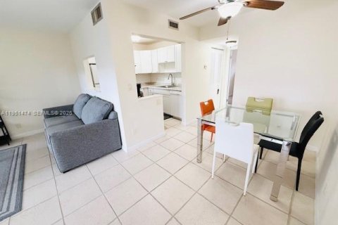 Condominio en venta en Lauderdale Lakes, Florida, 1 dormitorio, 61.5 m2 № 2153145 - foto 22