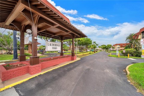Condominio en venta en Lauderdale Lakes, Florida, 1 dormitorio, 61.5 m2 № 2153145 - foto 9