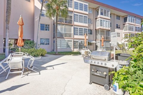Condominio en venta en Lauderdale Lakes, Florida, 1 dormitorio, 61.5 m2 № 2153145 - foto 19