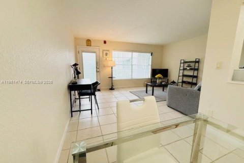 Condominio en venta en Lauderdale Lakes, Florida, 1 dormitorio, 61.5 m2 № 2153145 - foto 23