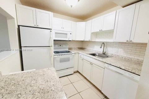 Condominio en venta en Lauderdale Lakes, Florida, 1 dormitorio, 61.5 m2 № 2153145 - foto 2