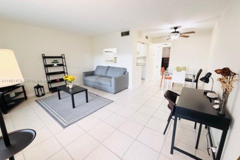 Condominio en venta en Lauderdale Lakes, Florida, 1 dormitorio, 61.5 m2 № 2153145 - foto 4