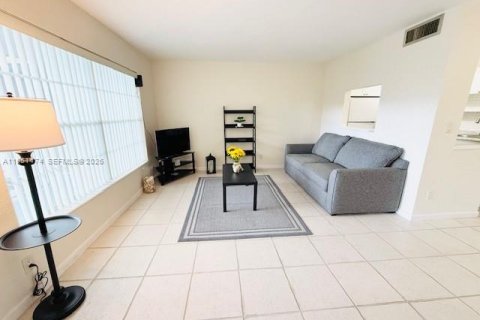 Condominio en venta en Lauderdale Lakes, Florida, 1 dormitorio, 61.5 m2 № 2153145 - foto 5