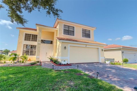 Villa ou maison à Poinciana, Floride 4 chambres, 203.18 m2 № 2391459