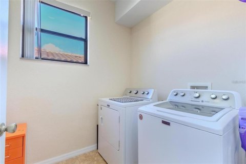 Villa ou maison à louer à Poinciana, Floride: 4 chambres, 203.18 m2 № 2391459 - photo 14