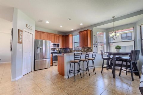 Villa ou maison à louer à Poinciana, Floride: 4 chambres, 203.18 m2 № 2391459 - photo 10