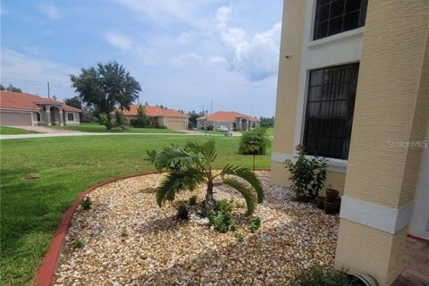 Villa ou maison à louer à Poinciana, Floride: 4 chambres, 203.18 m2 № 2391459 - photo 3