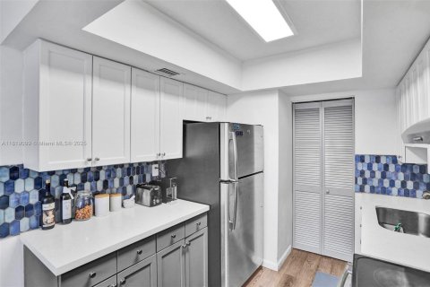 Touwnhouse à vendre à Lauderhill, Floride: 2 chambres, 87.33 m2 № 1961677 - photo 9