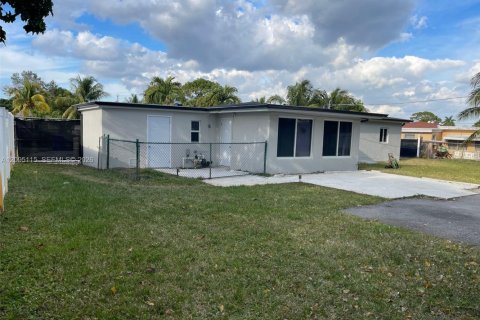 House in Fort Lauderdale, Florida 3 bedrooms, 119.57 sq.m. № 2383288 - photo 9