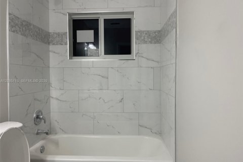 House in Fort Lauderdale, Florida 3 bedrooms, 119.57 sq.m. № 2383288 - photo 7