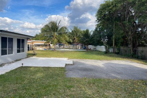 House in Fort Lauderdale, Florida 3 bedrooms, 119.57 sq.m. № 2383288 - photo 10