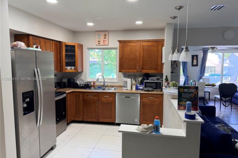 House in Fort Lauderdale, Florida 3 bedrooms, 119.57 sq.m. № 2383288 - photo 2
