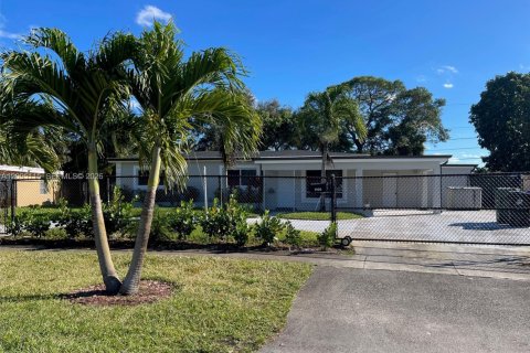 House in Fort Lauderdale, Florida 3 bedrooms, 119.57 sq.m. № 2383288