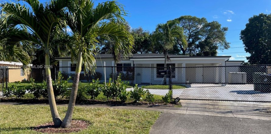 House in Fort Lauderdale, Florida 3 bedrooms, 119.57 sq.m. № 2383288