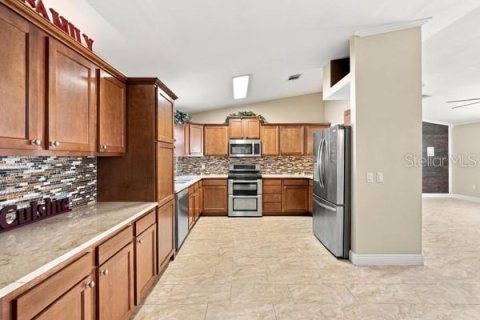Villa ou maison à louer à Poinciana, Floride: 3 chambres, 139.54 m2 № 2389286 - photo 10