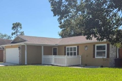 Villa ou maison à louer à Poinciana, Floride: 3 chambres, 139.54 m2 № 2389286 - photo 2