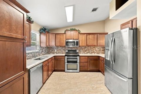 Villa ou maison à louer à Poinciana, Floride: 3 chambres, 139.54 m2 № 2389286 - photo 12