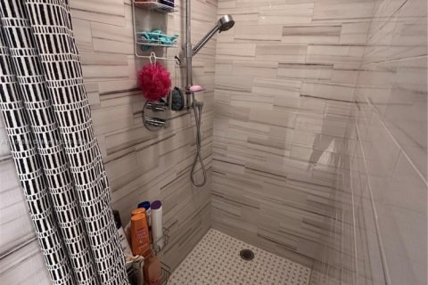 Condo in Hallandale Beach, Florida, 1 bedroom  № 2054381 - photo 25