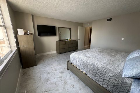 Condo in Hallandale Beach, Florida, 1 bedroom  № 2054381 - photo 20