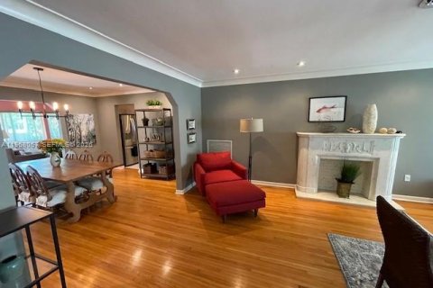 House in Miami, Florida 2 bedrooms, 147.16 sq.m. № 2029228 - photo 3