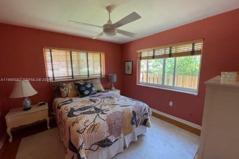 House in Miami, Florida 2 bedrooms, 147.16 sq.m. № 2029228 - photo 10