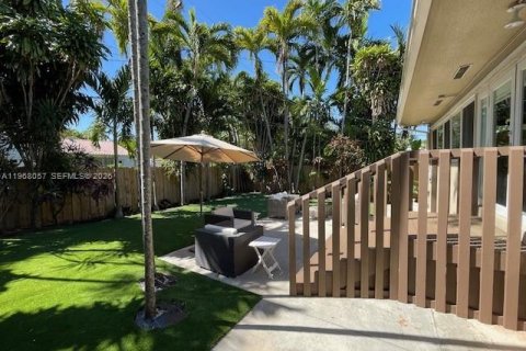 House in Miami, Florida 2 bedrooms, 147.16 sq.m. № 2029228 - photo 14