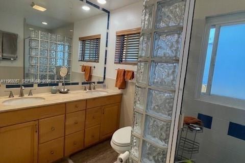 House in Miami, Florida 2 bedrooms, 147.16 sq.m. № 2029228 - photo 13