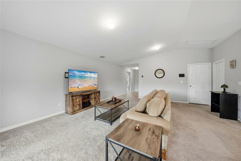 House in Lehigh Acres, Florida 3 bedrooms, 144.09 sq.m. № 2135242 - photo 4