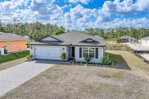 House in Lehigh Acres, Florida 3 bedrooms, 144.09 sq.m. № 2135242 - photo 2