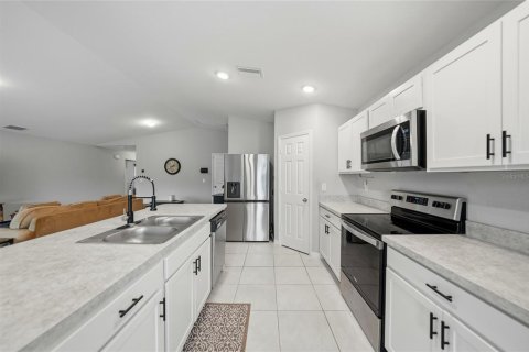 House in Lehigh Acres, Florida 3 bedrooms, 144.09 sq.m. № 2135242 - photo 8