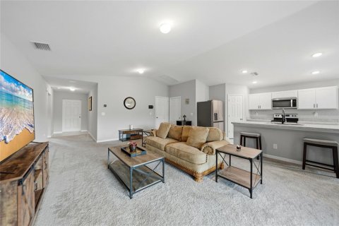 House in Lehigh Acres, Florida 3 bedrooms, 144.09 sq.m. № 2135242 - photo 3