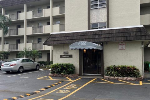 Copropriété à vendre à Lauderhill, Floride: 2 chambres, 101.45 m2 № 1977191 - photo 2