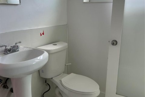 Снять в аренду виллу или дом в Норт-Майами-Бич, Флорида 1 спальня, № 1952109 - фото 10