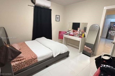 Снять в аренду виллу или дом в Норт-Майами-Бич, Флорида 1 спальня, № 1952109 - фото 3