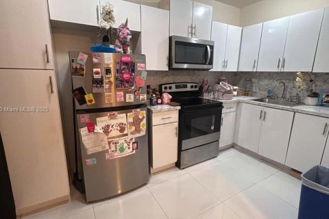 Снять в аренду виллу или дом в Норт-Майами-Бич, Флорида 1 спальня, № 1952109 - фото 2