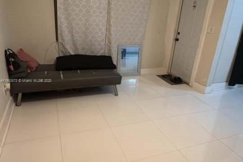 Снять в аренду виллу или дом в Норт-Майами-Бич, Флорида 1 спальня, № 1952109 - фото 4