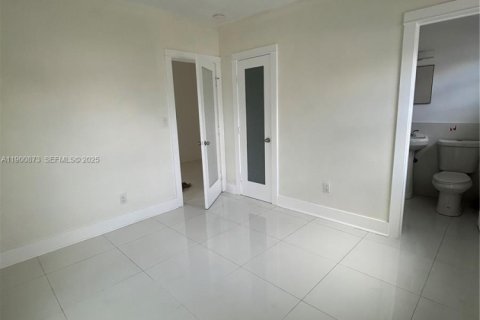 Снять в аренду виллу или дом в Норт-Майами-Бич, Флорида 1 спальня, № 1952109 - фото 8