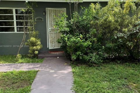 Купить виллу или дом в Майами-Гарденс, Флорида 3 спальни, 111.48м2, № 1988222 - фото 3