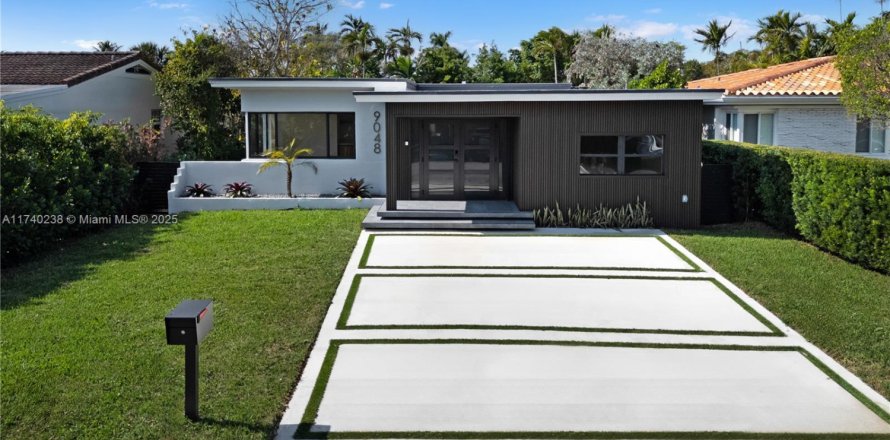 House in Surfside, Florida 3 bedrooms, 187.11 sq.m. № 1488249