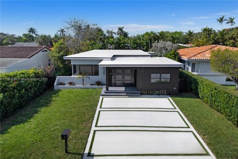 House in Surfside, Florida 3 bedrooms, 187.11 sq.m. № 1488249 - photo 29