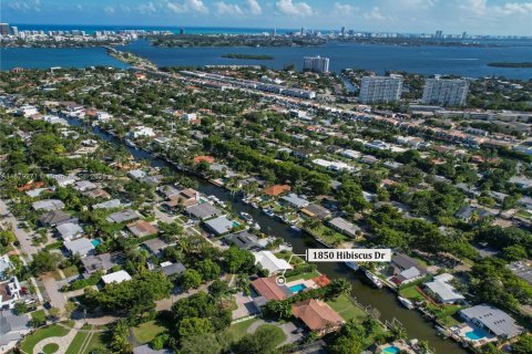 Villa ou maison à louer à North Miami, Floride: 4 chambres, 237.92 m2 № 1937252 - photo 25