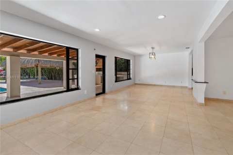 Villa ou maison à louer à North Miami, Floride: 4 chambres, 237.92 m2 № 1937252 - photo 11