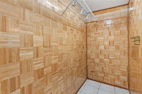 Villa ou maison à louer à North Miami, Floride: 4 chambres, 237.92 m2 № 1937252 - photo 14